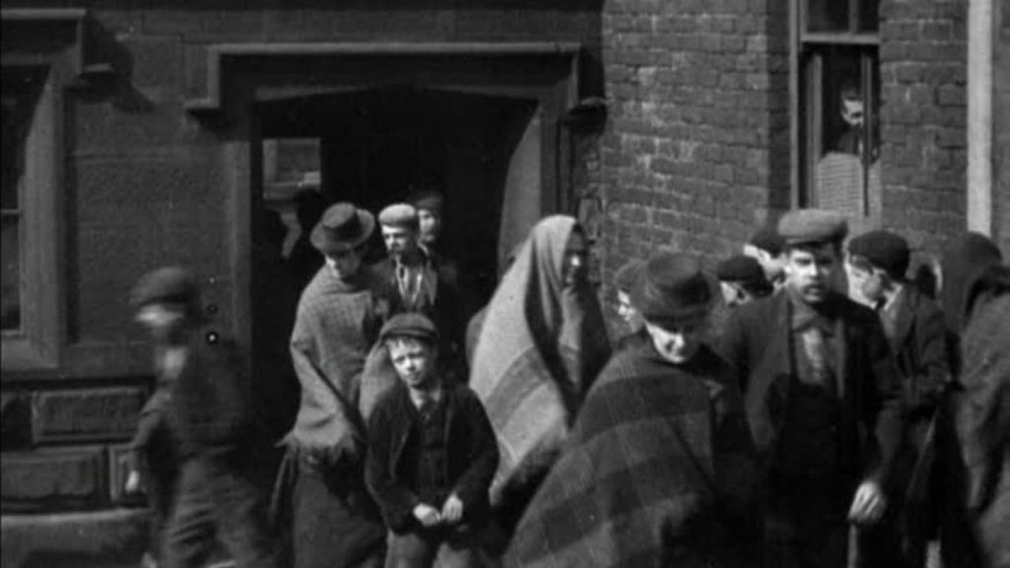 Watch Workpeople Leaving Hornby's Brookhouse Mill, Blackburn (1900 ...